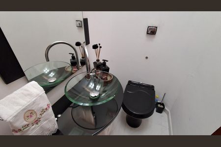 Casa à venda com 240m², 3 quartos e 4 vagas Casa à venda com 240m², 3 quartos e 4 vagasLavabo