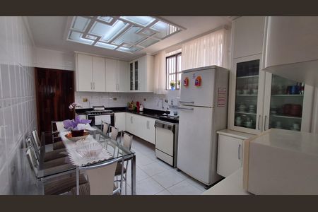 Casa à venda com 240m², 3 quartos e 4 vagas Casa à venda com 240m², 3 quartos e 4 vagasCozinha