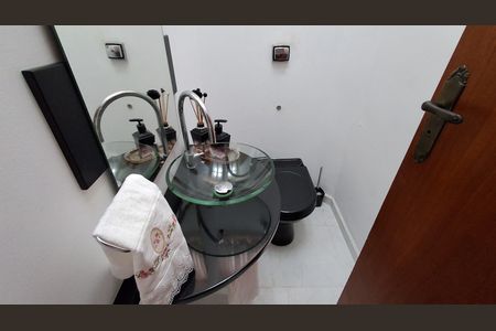 Casa à venda com 240m², 3 quartos e 4 vagas Casa à venda com 240m², 3 quartos e 4 vagasLavabo