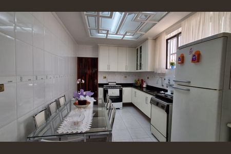 Casa à venda com 240m², 3 quartos e 4 vagas Casa à venda com 240m², 3 quartos e 4 vagasCozinha