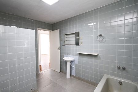 Casa para alugar com 280m², 5 quartos e 3 vagasBanheiro Social