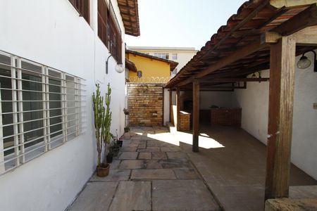 Casa para alugar com 280m², 5 quartos e 3 vagasÁrea externa