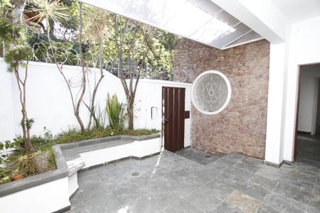 Casa para alugar com 280m², 5 quartos e 3 vagasEntrada