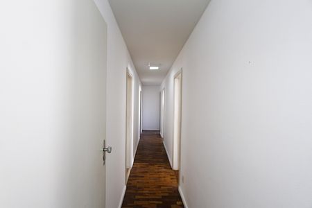 Casa para alugar com 280m², 5 quartos e 3 vagasCorredor