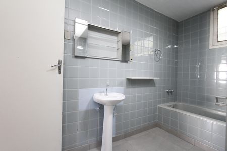 Casa para alugar com 280m², 5 quartos e 3 vagasBanheiro Social