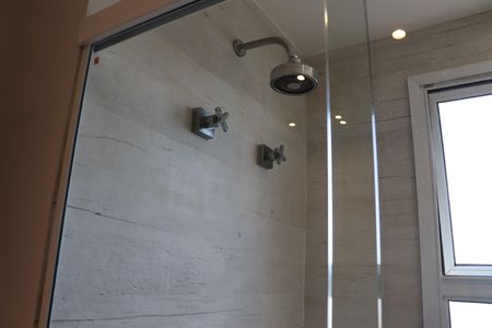 Apartamento à venda com 86m², 2 quartos e 2 vagas Apartamento à venda com 86m², 2 quartos e 2 vagasBanheiro da Suíte