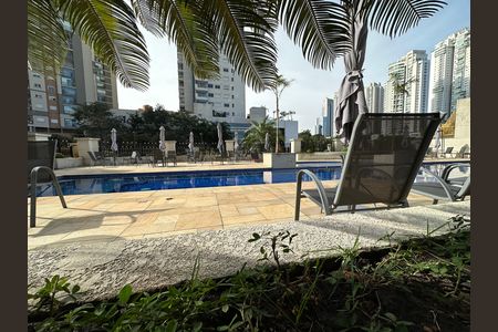 Apartamento à venda com 86m², 2 quartos e 2 vagas Apartamento à venda com 86m², 2 quartos e 2 vagasÁrea comum - Piscina