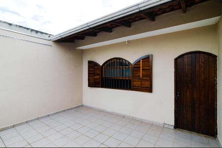 Casa à venda com 180m², 3 quartos e 2 vagasVaranda