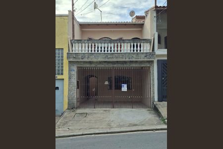 Casa à venda com 180m², 3 quartos e 2 vagas Casa à venda com 180m², 3 quartos e 2 vagasFachada