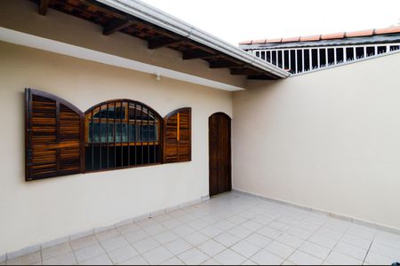 Casa à venda com 180m², 3 quartos e 2 vagasVaranda