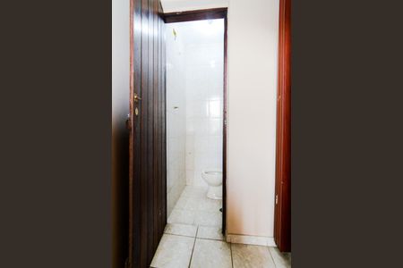 Casa à venda com 180m², 3 quartos e 2 vagasÁrea de Serviço - Banheiro de Serviço 