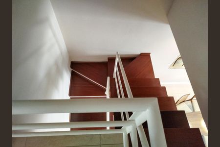 Casa para alugar com 150m², 3 quartos e 1 vaga Casa para alugar com 150m², 3 quartos e 1 vagaEscada