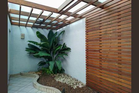 Casa para alugar com 150m², 3 quartos e 1 vaga Casa para alugar com 150m², 3 quartos e 1 vagaQuintal - jardim e pergolado