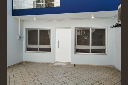 Casa para alugar com 150m², 3 quartos e 1 vaga Casa para alugar com 150m², 3 quartos e 1 vagaEntrada e garagem