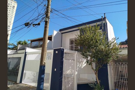 Casa para alugar com 150m², 3 quartos e 1 vaga Casa para alugar com 150m², 3 quartos e 1 vagaFachada