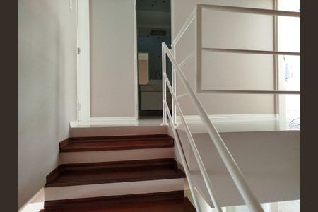 Casa para alugar com 150m², 3 quartos e 1 vaga Casa para alugar com 150m², 3 quartos e 1 vagaEscada