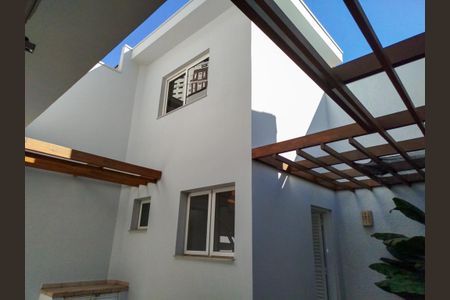 Casa para alugar com 150m², 3 quartos e 1 vaga Casa para alugar com 150m², 3 quartos e 1 vagaVista - Fachada dos fundos e quintal