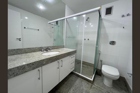 Apartamento para alugar com 229m², 4 quartos e 2 vagas