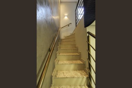 Apartamento à venda com 100m², 2 quartos e 2 vagasEscada