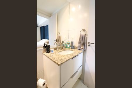 Apartamento à venda com 75m², 2 quartos e 2 vagasBanheiro da Suíte 2