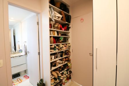 Apartamento à venda com 75m², 2 quartos e 2 vagasSuíte 1 Closet 