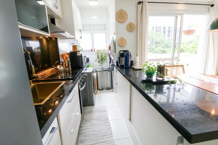 Apartamento à venda com 75m², 2 quartos e 2 vagasSala / Cozinha