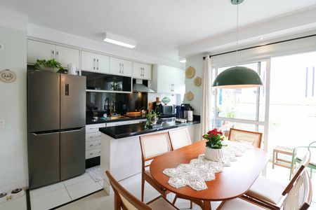 Apartamento à venda com 75m², 2 quartos e 2 vagasSala / Cozinha