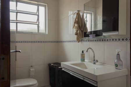 Casa à venda com 153m², 4 quartos e 2 vagas Casa à venda com 153m², 4 quartos e 2 vagasBanheiro