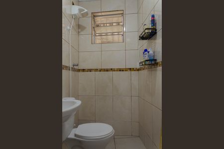 Casa à venda com 153m², 4 quartos e 2 vagas Casa à venda com 153m², 4 quartos e 2 vagasBanheiro