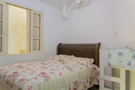 Casa à venda com 153m², 4 quartos e 2 vagas Casa à venda com 153m², 4 quartos e 2 vagasQuarto
