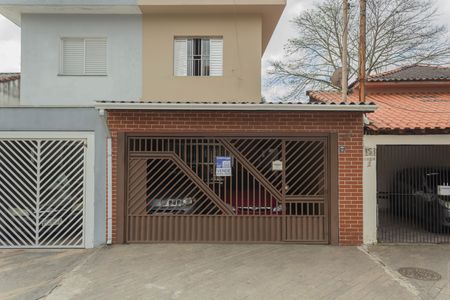 Casa à venda com 153m², 4 quartos e 2 vagas Casa à venda com 153m², 4 quartos e 2 vagasFachada