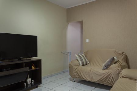 Casa à venda com 153m², 4 quartos e 2 vagas Casa à venda com 153m², 4 quartos e 2 vagasSala