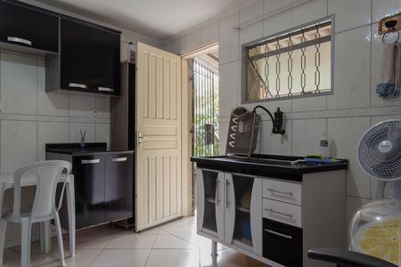 Casa à venda com 153m², 4 quartos e 2 vagas Casa à venda com 153m², 4 quartos e 2 vagasCozinha