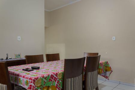 Casa à venda com 153m², 4 quartos e 2 vagas Casa à venda com 153m², 4 quartos e 2 vagasCozinha