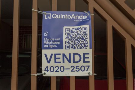 Casa à venda com 153m², 4 quartos e 2 vagas Casa à venda com 153m², 4 quartos e 2 vagasFachada