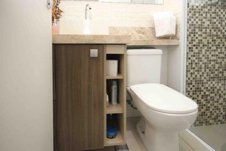 Apartamento à venda com 78m², 2 quartos e 1 vaga Apartamento à venda com 78m², 2 quartos e 1 vagaBanheiro