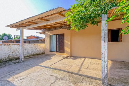 Casa à venda com 170m², 2 quartos e 2 vagasGaragem/Fachada