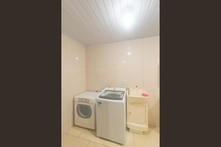 Casa à venda com 170m², 2 quartos e 2 vagasBanheiro/Lavanderia