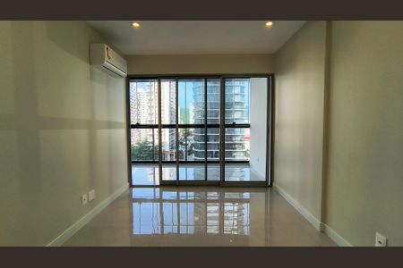 Suíte  de apartamento para alugar com 2 quartos, 87m² em Recreio dos Bandeirantes, Rio de Janeiro