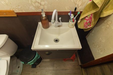 Casa à venda com 98m², 3 quartos e 2 vagasLavabo
