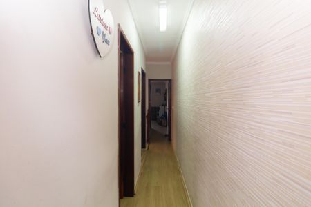Casa à venda com 98m², 3 quartos e 2 vagasCorredor