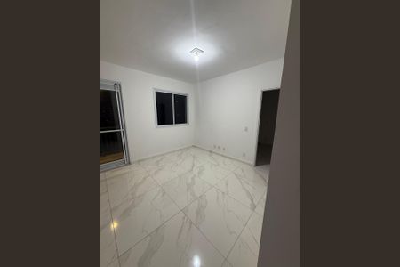 Sala de apartamento para alugar com 1 quarto, 47m² em Jardim Tupanci, Barueri