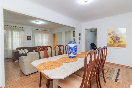 Casa à venda com 200m², 4 quartos e 2 vagasSala