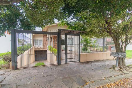 Casa à venda com 200m², 4 quartos e 2 vagasFachada