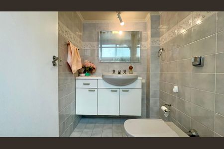 Apartamento à venda com 118m², 3 quartos e 1 vaga Apartamento à venda com 118m², 3 quartos e 1 vagaBanheiro da Suíte