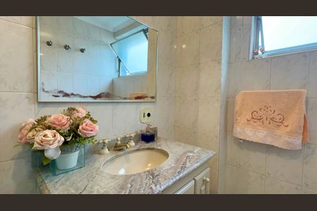 Apartamento à venda com 118m², 3 quartos e 1 vaga Apartamento à venda com 118m², 3 quartos e 1 vagaBanheiro