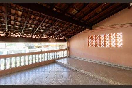 Casa à venda com 140m², 3 quartos e 2 vagas Casa à venda com 140m², 3 quartos e 2 vagasVaranda