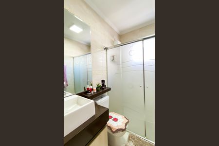 Casa à venda com 140m², 3 quartos e 2 vagas Casa à venda com 140m², 3 quartos e 2 vagasBanheiro