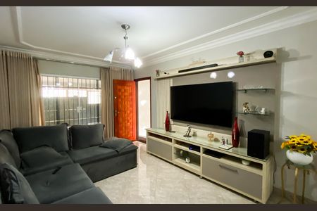 Casa à venda com 140m², 3 quartos e 2 vagas Casa à venda com 140m², 3 quartos e 2 vagasSala