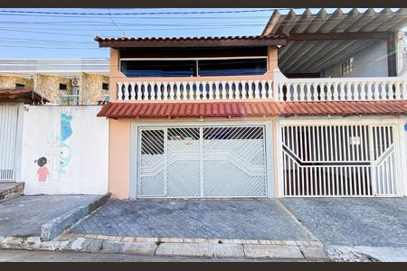 Casa à venda com 140m², 3 quartos e 2 vagas Casa à venda com 140m², 3 quartos e 2 vagasFachada